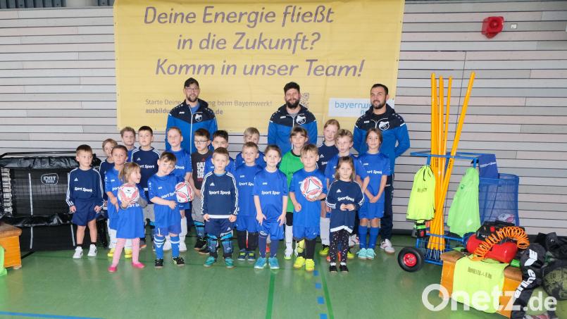 Riesige Freude haben die Nachwuchskicker der FD-Jugend des SV mit den zahlreichen Spenden. Bild: le