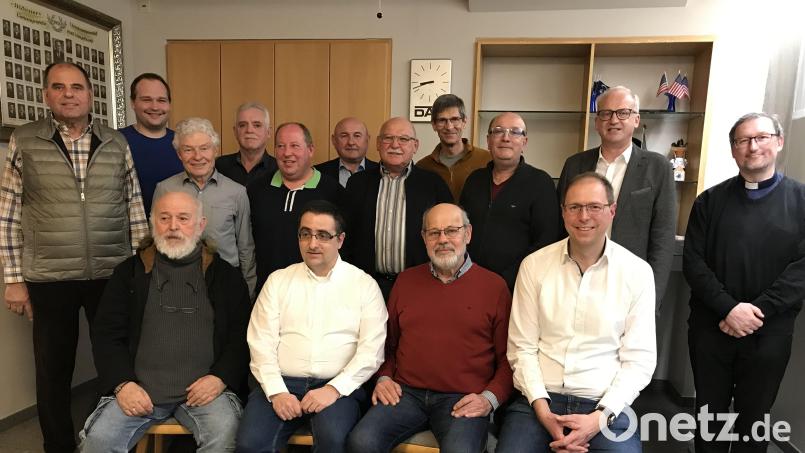 Einen neuen Vorstand mit Vorsitzendem Anton Kohl (links) an der Spitze wählt der Männergesangverein Ursulapoppenricht. Bild: mma