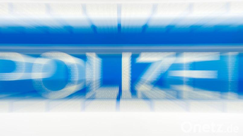 Zwei Autos wurden in Tirschenreuth beschädigt. Symbolbild: Matthias Rietschel/dpa-Zentralbild/dpa/Archivbild