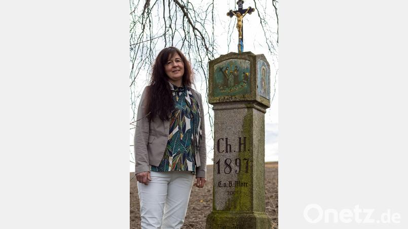 Ein schweres Gewitter, ein alter Kastanienbaum und Kinder, die darunter Schutz suchen wollten: Das ist eine Geschichte, die gut ausgegangen ist. Als Erinnerung daran und zum Dank wurde in Bingarten ein Marterl errichtet. Lisa Schiml hat diese und andere Marterl-Geschichten aufgeschrieben. Bild: Dominik Schiml/exb