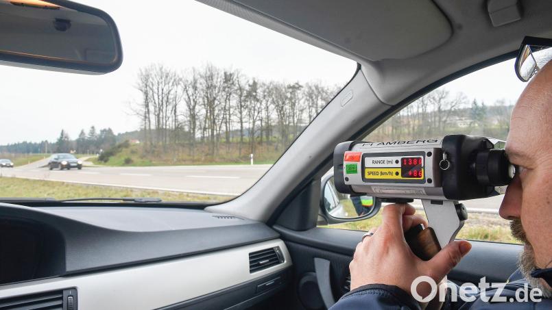 Deutlich zu schnell unterwegs waren zwei Autofahrer, die die Polizei bei einer Geschwindigkeitskontrolle zwischen Waldsassen und Mitterteich stoppte. Symbolbild: Petra Hartl
