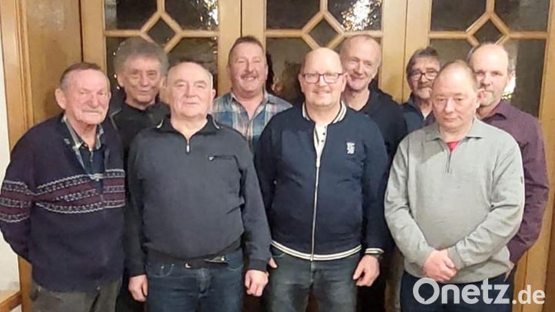 Die neuen Meister des Brieftaubenvereins 05193 Vohenstrauß mit 1. Vorsitzenden Josef Prem (Vierter von rechts). Bild: gi