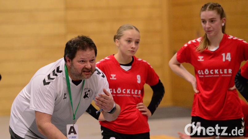 Die Handballerinnen der HSG Nabburg/Schwarzenfeld von Trainer Bernd Eckl unterlagen dem TV Marktsteft deutlich. Archivbild: mhs