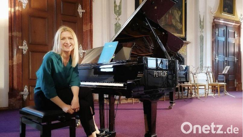 Die Pianistin Radka Hanáková gibt am 10. März in Neunburg vorm Wald ein Konzert. Die Goldberg-Variationen von Bach sind zu hören. Bild: Massimo Briani/exb
