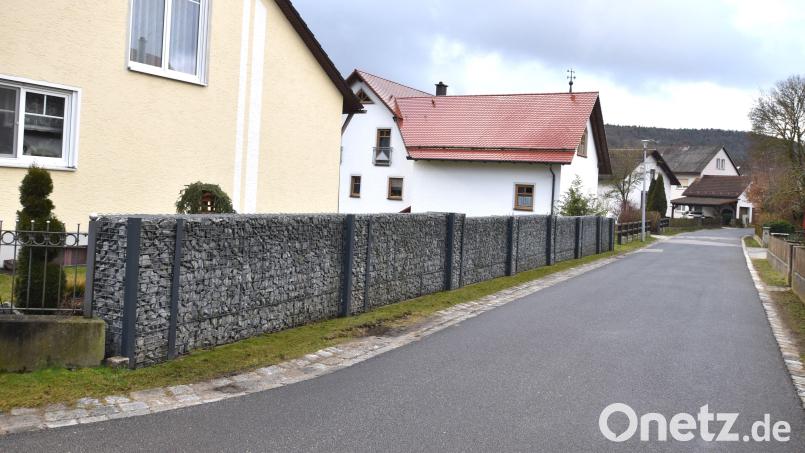 Die Wiesenstraße in Illschwang soll in den nächsten Jahren einen Regenwasserkanal bekommen. Bild: no