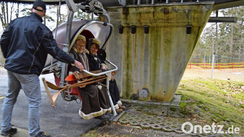 Am Sonntag fuhren die Zweier-Sessel der Ochsenkopf-Seilbahn-Süd zum letzten Mal zum Gipfel. Ende Februar wird die Bahn abgerissen und eine neue gebaut. Bild: Ulrike Sommerer/fph