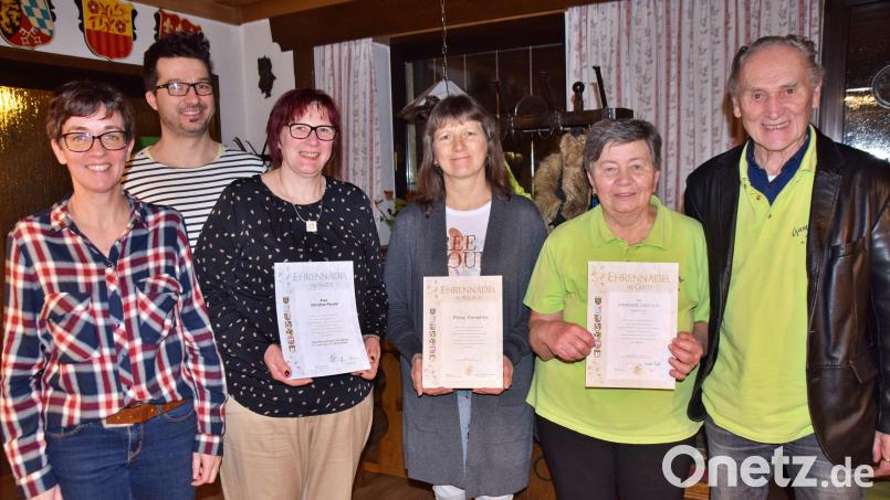 Ehrungen beim Gartenbauverein: (von links) Michaela Basler, Christian Hirsch, Christine Pesold, Petra Grembler, Anneliese Grötsch und Erich Richthammer. Bild: wku