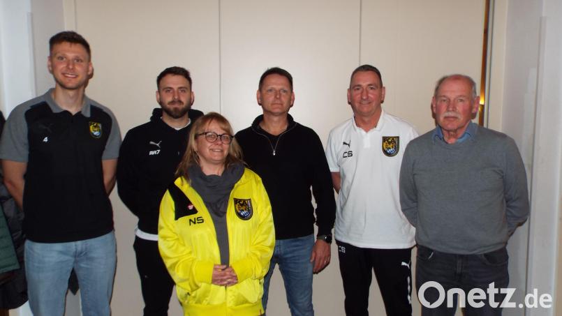 Sie übernehmen beim FC Amberg Verantwortung (von links): Mario Schmien, Roman Reinhardt, Nicole Seemann, Matthias Schmien, Stefan Seemann und Axel Malich. Bild: e