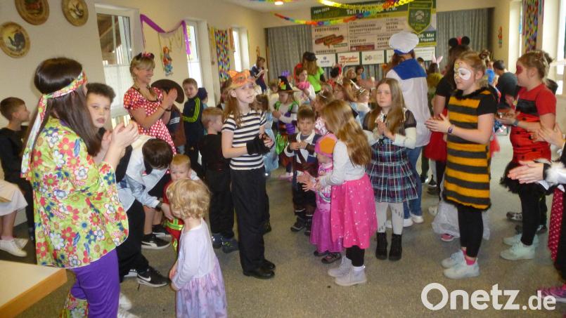 Hoch her ging es im Saal des Gemeinschaftshauses beim beliebten Kinderfasching. Bild: bk