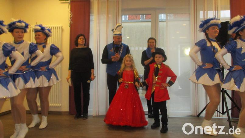 Zum absoluten Highlight des Nachmittags geriet der Auftritt der Jugendgarde der Narrhalla Hirschau, angeführt von Seiner Tollität Prinz Tim I. und Ihrer Lieblichkeit Prinzessin Lena. Bild: u