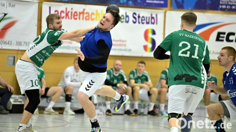 Maxim Pankraz (Zweiter von links) und die SG Auerbach/Pegnitz gastieren am Samstag beim TSV Roßtal. Archivbild: Hubert Ziegler