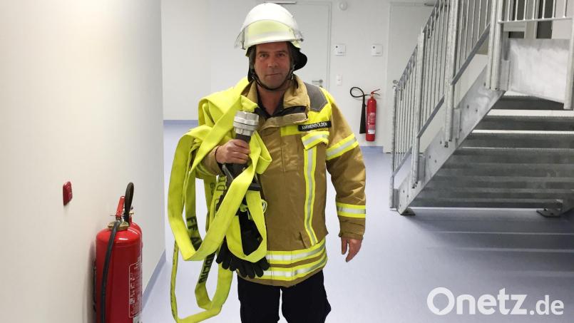 Dietmar Weiß in voller Montur. Der 53-Jährige klagte gegen seinen Rauswurf aus der Feuerwehr und wurde rehabilitiert. Bild: Weiß/exb