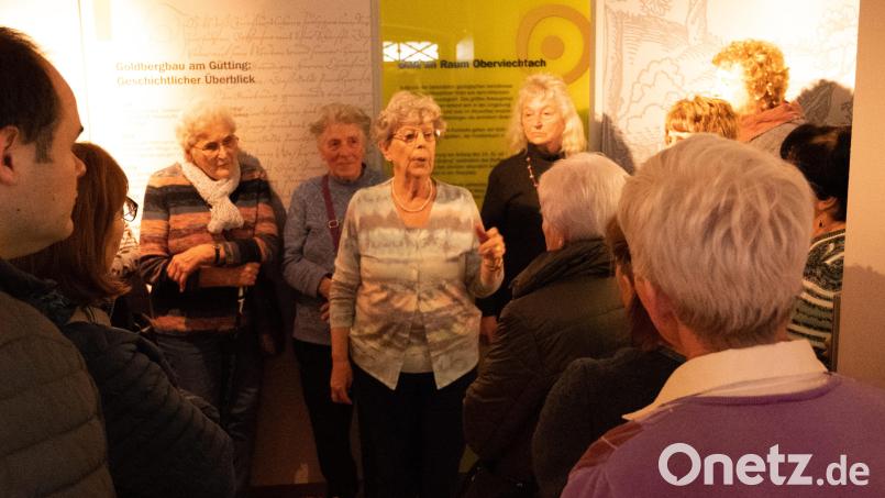 Juane Demleitner skizziert eingangs die Entstehungsgeschichte des Doktor-Eisenbarth-Museums. Bild: Welnhofer/exb