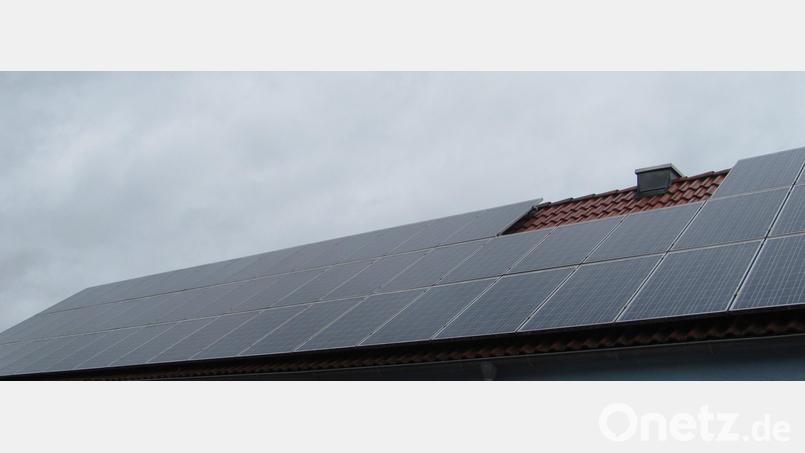 Wie Marcus Fuchs, Geschäftsführer der Firma Heatbeat GmbH, ausführte, ist die Energieerzeugung mit Photovoltaikanlagen und auch Solarthermieanlagen i n Mantel schon sehr gut. Bild: sei