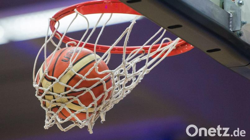 Die TB-Basketballer müssen zum Derby in Regensburg antreten. Bild: Lukas Schulze/dpa