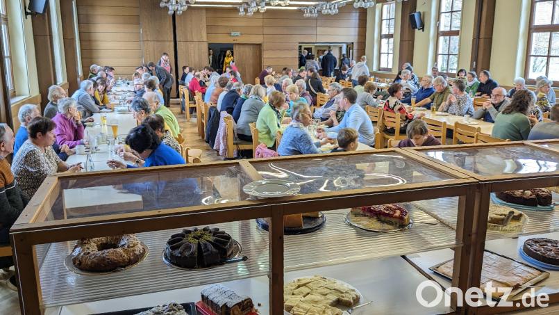 Großes Interesse fand das diesjährige Fastenessen der Pfarrei Mitterteich im Josefsheim. Nach der Suppe wurden auch Kaffee und Kuchen angeboten. Bild: Pfarrgemeinderat Mitterteich/exb