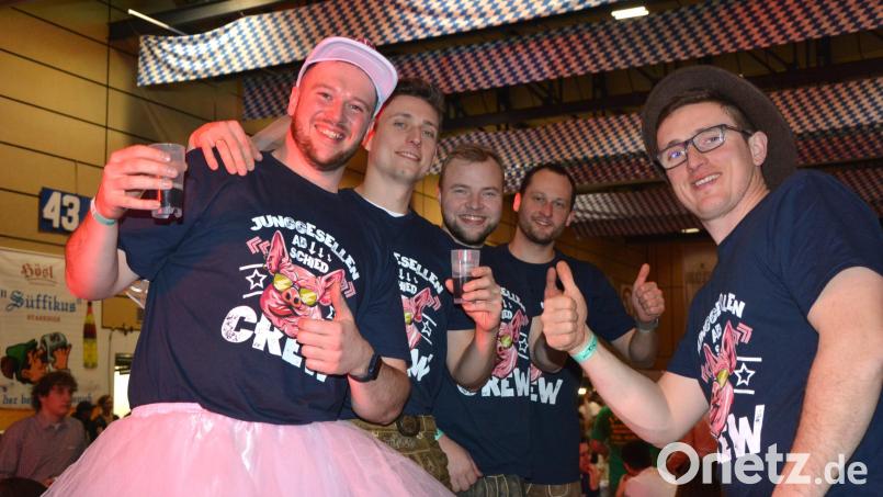 Ausgesprochen gute Laune herrschte beim Starkbierfest. Sogar ein Junggesellenabschied wurde gefeiert. Bild: jr