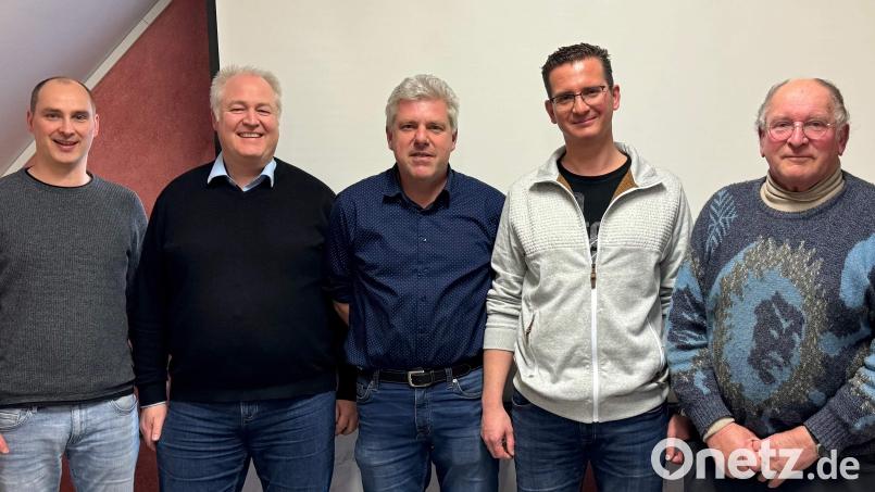 Die Hirschauer Modellflieger wählten einen neuen Vorstand (von links): Erster Vorsitzender Matthias Schwarz, Schriftführer Andreas Lüßmann, Kassier Norbert Weiß, Zweiter Vorsitzender Jürgen Merkel und Jugendwart Günter Leikermoser. Bild: u