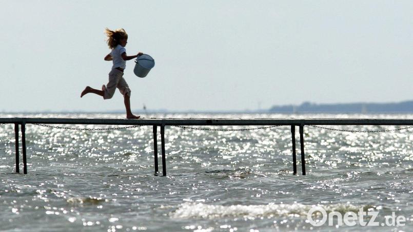 Manche Menschen häufen eimerweise Träume an und arbeiten ihre &quot;Bucket-Lists&quot; ab. Muss nicht sein, findet Florian Bindl. Symbolbild: Ingo Wagner/dpa