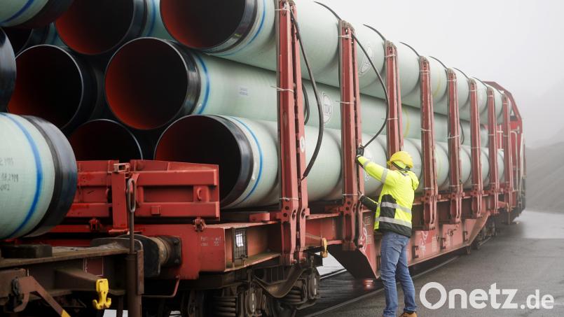 Diese LNG-Röhren könnten auch Wasserstoff transportieren - ähnliche Röhren werden vermutlich in den kommenden zehn Jahren in der Oberpfalz verlegt, wo eine 52,3 Kilometer lange Wasserstoffleitung künftig zwischen Waidhaus und Arzberg verlaufen soll. Symbolbild: Marcus Brandt/dpa
