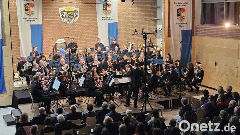 Klangvolle Musik bot das Oberpfälzer Bezirksorchester des Nordbayerischen Musikbunds bei seinem Auftritt in Rieden. Bild: Sebastian Zapf