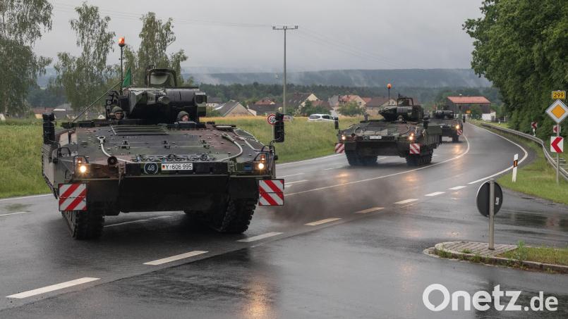 Kolonnen der Bundeswehr können vom 26. Februar bis 25. März im südlichen Landkreis auf der A 6, der B 85 und der Staatsstraße 2165 für Behinderungen sorgen. Symbolbild: hbe