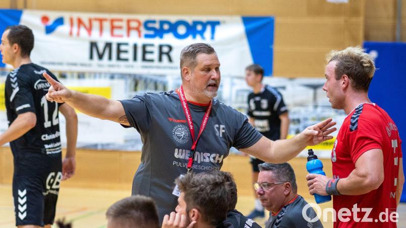 Stefan von Frankenberg (Mitte) ist nicht mehr Trainer des HV Oberviechtach. Bild: Günter Uschold