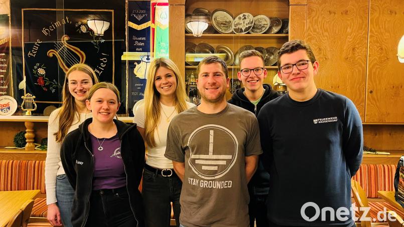 Der neu gewählte Vorstand mit (von links) Simone Maul, Elisabeth Hoffmann, Jessica Pickel, Philipp Göhring, Janik Müller und Thomas Hämmerl. Bild: Kirwa Weigendorf/exb