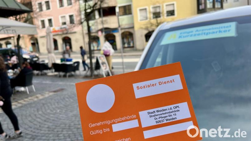 Mit diesem Sonderausweis dürfen Fahrzeuge sozialer Dienste beispielsweise am Stadtmühlweg parken, auf der angrenzenden Dr.-Pfleger- und Sedanstraße jedoch nicht. Das wäre laut Stadt &quot;für die Aufrechterhaltung des fließenden Verkehrs auch nicht zielführend&quot;. Bild: Gabi Schönberger