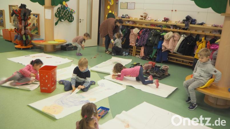 Der Kindergarten St. Martin in Pfreimd ist den Kindesbeinen in 50 Jahren längst entwachsen. Auch wie Kinder spielen, ist heute etwas anders als vor einem halben Jahrhundert. Bild: bl