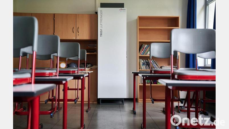 Luftfilter in Klassenzimmer empfinden viel als störend. Symbolbild: Bernd Thissen/dpa