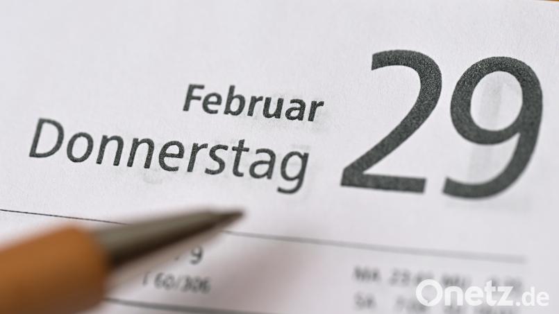 Alle vier Jahre gibt es ihn, den 29. Februar. Geburtstagkinder können sich den Tag nicht aussuchen. Was bewegt Paare dazu, an diesem Tag zu heiraten? Symbolbild: Bernd Weißbrod /dpa