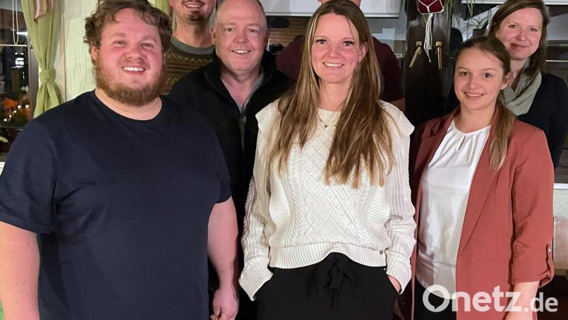 In der Führungsriege des Kirwavereins (von links) Timo Müller, Johannes Leipold, Oliver Vogl, Jonas Vogl, Christina Seemann, Anna-Lena Strauß sowie Kerstin Gerchau hat sich nichts geändert. Bild: exb; Kirwaverein/Kerstin Gerchau
