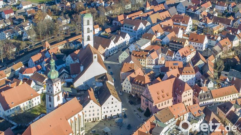 Im Sulzbach-Rosenberger „Regierungsviertel“ wird es am 10. März einen Wechsel geben. Der scheidende Bürgermeister Michael Göth konnte in den vergangenen zwölf Jahren viele Spuren in „seiner“ Stadt hinterlassen. Bild: Thilo Hierstetter
