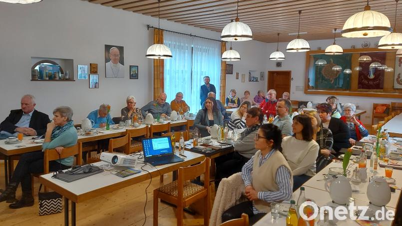 Die Seniorenbeauftragten und Quartiersmanager der Städte, Märkte und Gemeinden im Landkreis Tirschenreuth haben sich in Kastl getroffen. Bild: Landratsamt Tirschenreuth/exb
