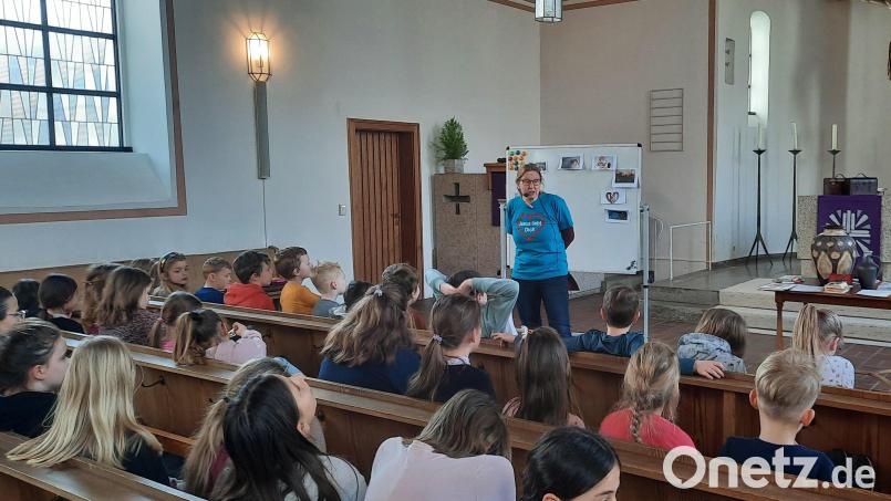 Rund 50 Kinder sind der Einladung zum Kinderfrühstück in die evangelische Erlöserkirche gefolgt. Bild: Dagmar Franz/exb