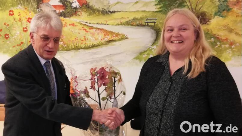 Vorsitzender Edwin Ulrich stellte Sabine Kirchmann als neue Geschäftsführerin des AWO-Kreisverbands vor. Bild: Arbeiterwohlfahrt/exb