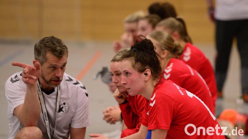 Co-Trainer Jochen Sobota (links) im Gespräch mit Nathalie Fleischmann. Bild: ham