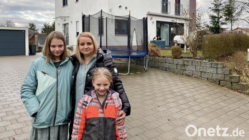 Ramona Beyerlein mit ihren beiden Töchtern. Bild: upl