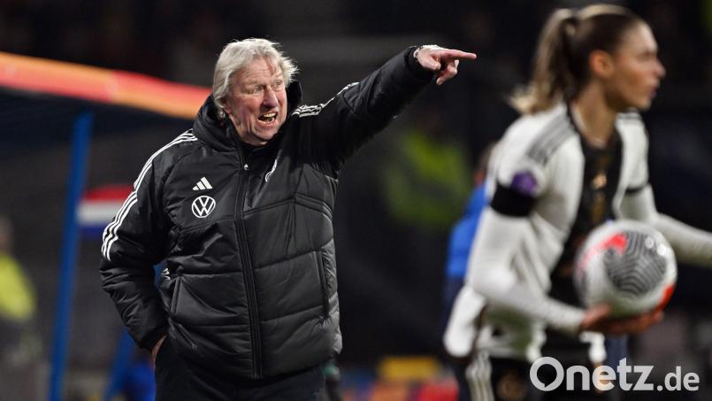 Immer engagiert bei der Sache: Bundestrainer Horst Hrubesch im Spiel gegen die Niederlande. Bild: Federico Gambarini/dpa