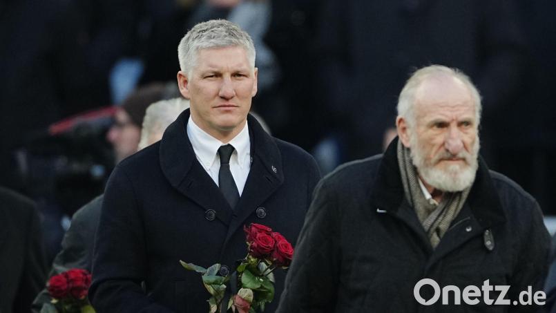 Bastian Schweinsteiger (l) übernimmt die Schirmherrschaft für ein traditionelles Golf-Turnier zugunsten der „Franz Beckenbauer-Stiftung“. Bild: Kay Nietfeld/dpa