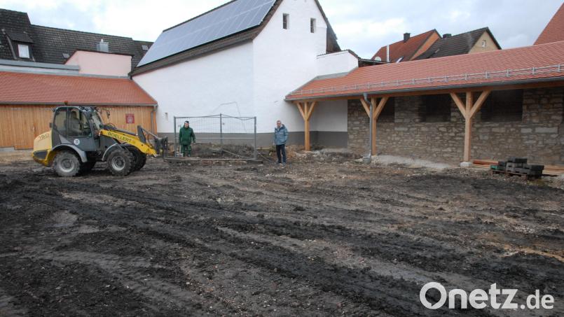 Die Bauarbeiten im Hopfengarten in Schmidmühlen haben begonnen. Hier soll ein Bürgertreff entstehen. Bild: pop