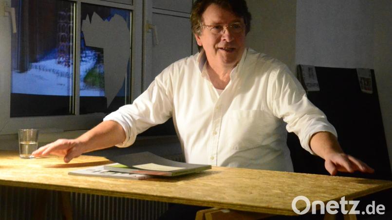 Karl Bruckmaier bei der Lesung im Kunstverein. Bild: Kunz