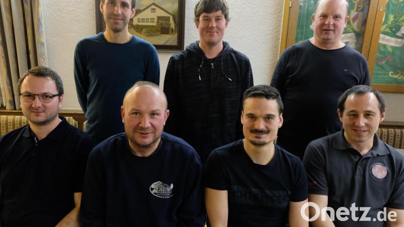 Mit diesem Team geht der Flosser Steyr-Club die kommenden Aufgaben an: Sitzend, von links: Maximilian Bär, Wolfgang Bock, Andreas Bär und Tobias Witt. Stehend, von links: Johannes Pröls, Jonas Lederer und Joachim Wagner. Bild: le