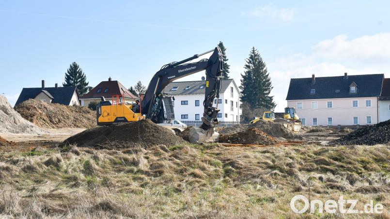 Auf dem Zinkl-Areal in Amberg sind Bagger im Einsatz. Bild: Petra Hartl
