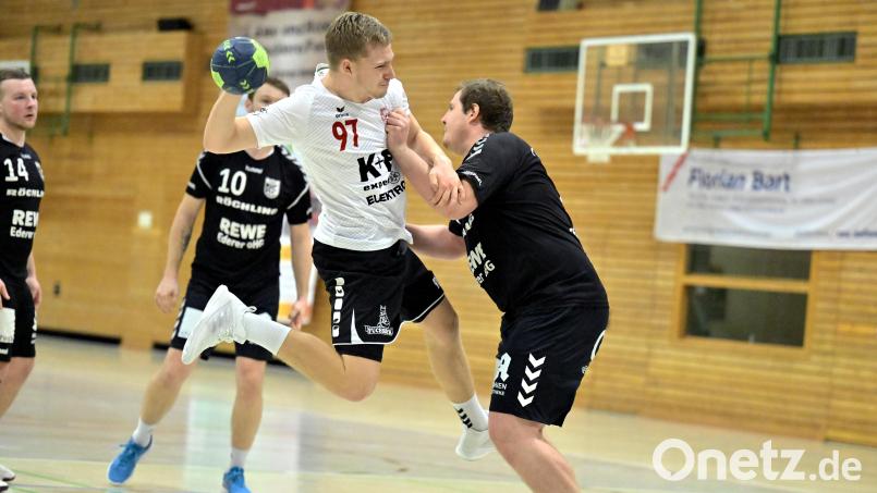 Anton Kallmeier (weißes Trikot/Szene aus einem früheren Spiel) traf gegen Weiden zwei Mal. Archivbild: Hubert Ziegler