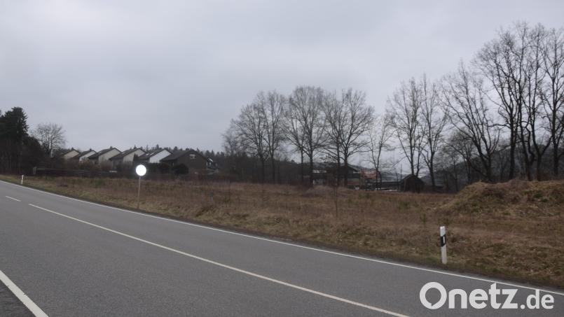 Rechts Richtung Weiden und direkt an der Ostmarkstraße liegt das relativ kleine Baugebiet &quot;Weidener Straße&quot;. Bild: fz