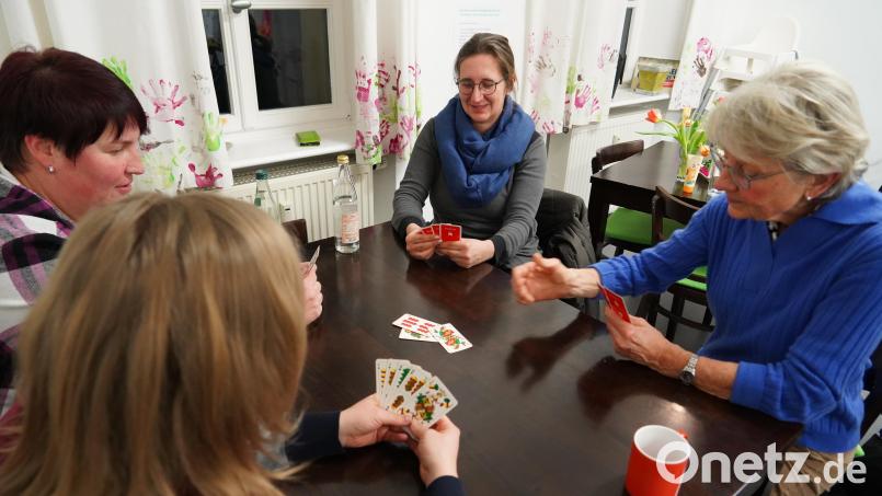 Heidi Nickl (Mitte) hat mit Christiana Zaglmann vor zwei Jahren einen Schafkopfkurs von Frauen für Frauen ins Leben gerufen. Bild: kaz