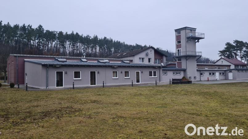 Das Feuerwehrgebäude in Grafenwöhr wird bald auch die Heimat einer Jugendfeuerwehr sein. Bild: sne