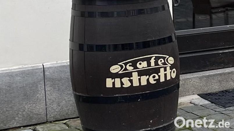 Unbekannte haben dieses Fass in der Weidener Innenstadt gestohlen. Jetzt ist es wieder aufgetaucht. Archivbild: Martin Sauer
